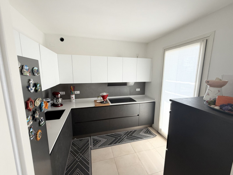 (Per INFO 3888920530) NOSTRA ESCLUSIVA Proponiamo in vendita un elegante appartamento quadrilocal...