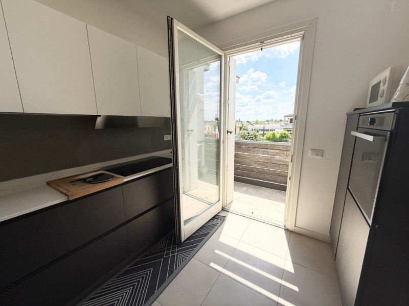 (Per INFO 3888920530) NOSTRA ESCLUSIVA Proponiamo in vendita un elegante appartamento quadrilocal...