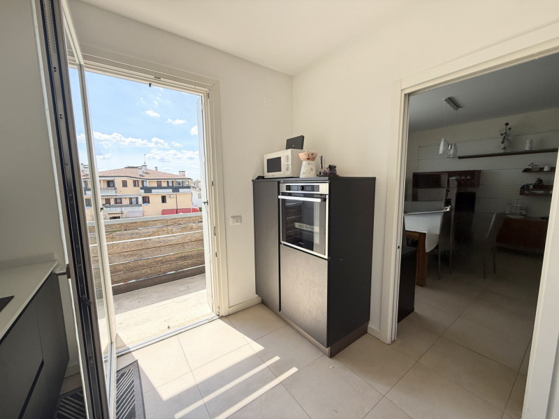 (Per INFO 3888920530) NOSTRA ESCLUSIVA Proponiamo in vendita un elegante appartamento quadrilocal...