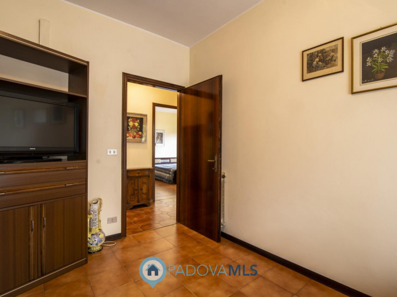 Immobile in esclusiva al Gruppo Padova MLS
In quartiere Pescarini, su piccola palazzina, luminoso...
