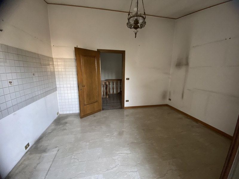 Situata in una zona residenziale tranquilla e arretrata rispetto al traffico, proponiamo in vendi...