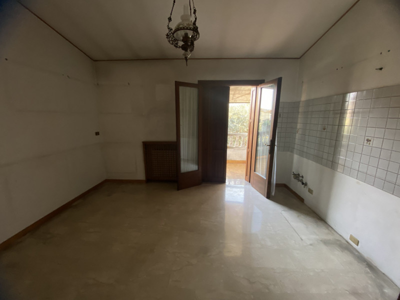 Situata in una zona residenziale tranquilla e arretrata rispetto al traffico, proponiamo in vendi...