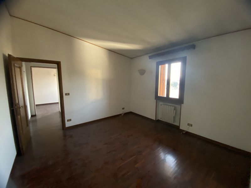 Situata in una zona residenziale tranquilla e arretrata rispetto al traffico, proponiamo in vendi...