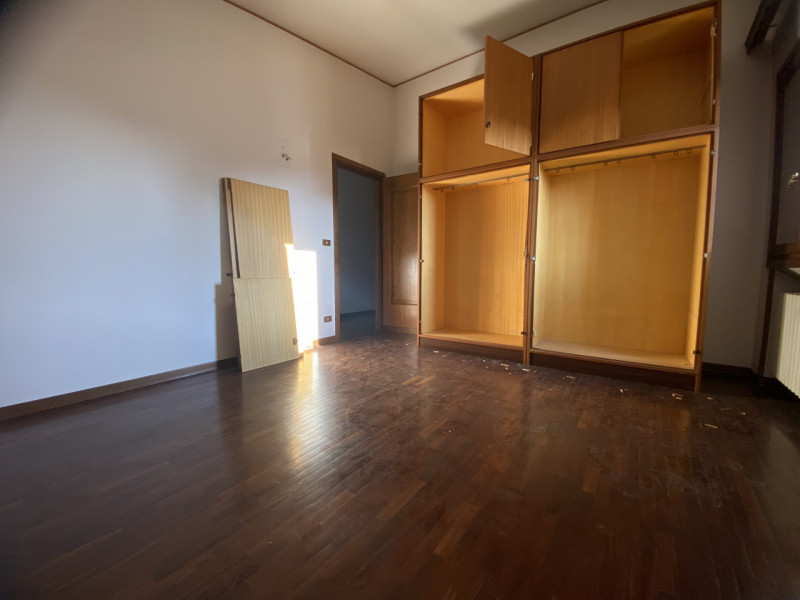Situata in una zona residenziale tranquilla e arretrata rispetto al traffico, proponiamo in vendi...
