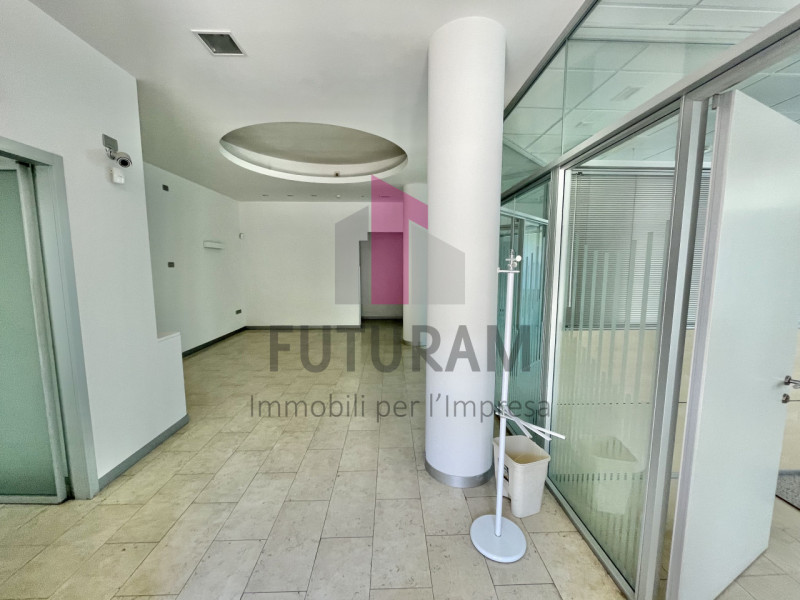 VICENZA - 53FIL - PER INFO 0444/310220

Proponiamo in AFFITTO un a ampio ufficio di 160mq appena ...