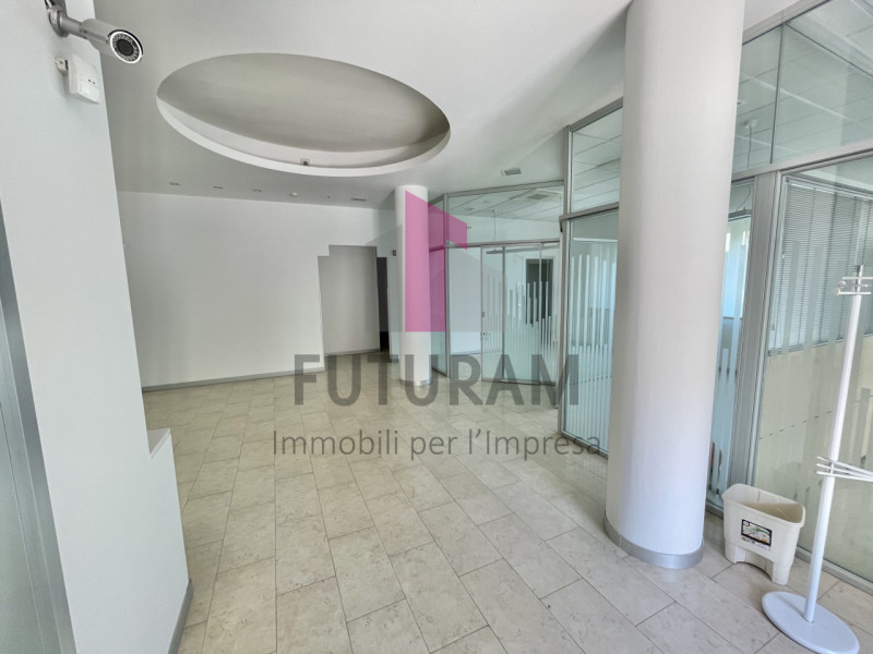 VICENZA - 53FIL - PER INFO 0444/310220

Proponiamo in AFFITTO un a ampio ufficio di 160mq appena ...
