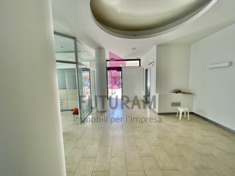 VICENZA - 53FIL - PER INFO 0444/310220

Proponiamo in AFFITTO un a ampio ufficio di 160mq appena ...
