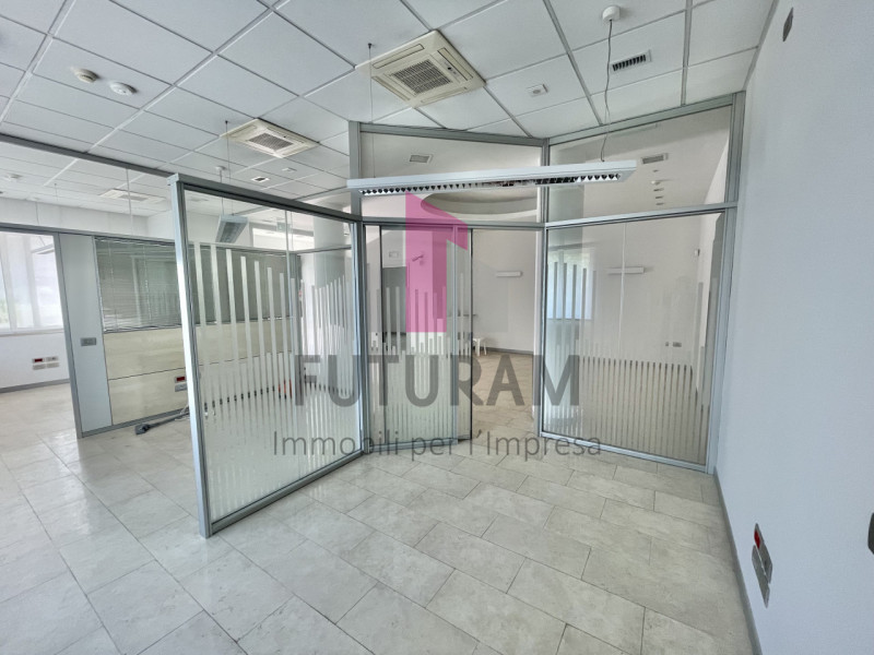 VICENZA - 53FIL - PER INFO 0444/310220

Proponiamo in AFFITTO un a ampio ufficio di 160mq appena ...