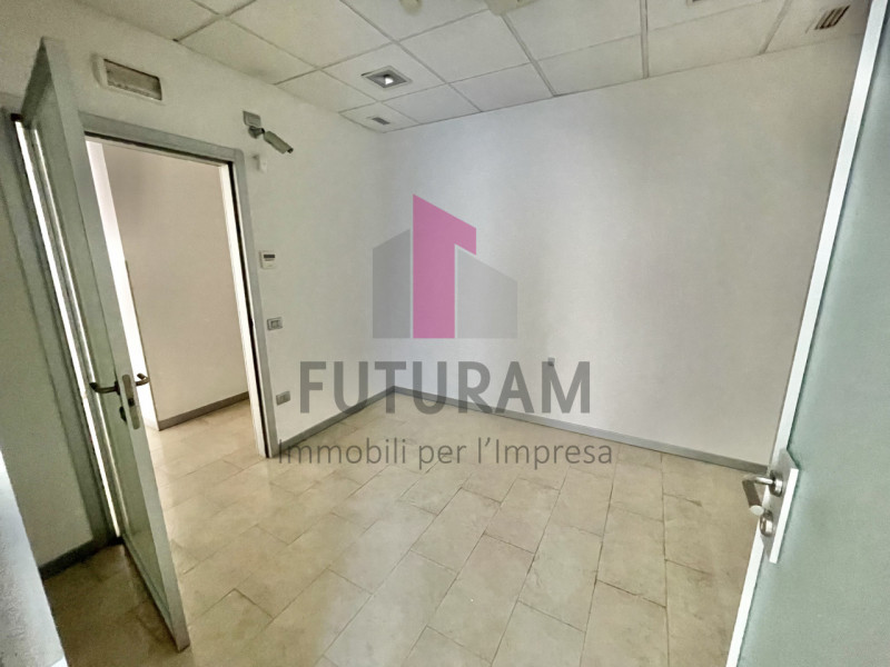 VICENZA - 53FIL - PER INFO 0444/310220

Proponiamo in AFFITTO un a ampio ufficio di 160mq appena ...