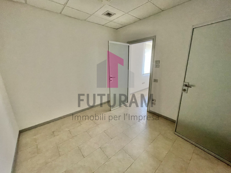 VICENZA - 53FIL - PER INFO 0444/310220

Proponiamo in AFFITTO un a ampio ufficio di 160mq appena ...