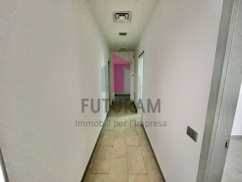 VICENZA - 53FIL - PER INFO 0444/310220

Proponiamo in AFFITTO un a ampio ufficio di 160mq appena ...