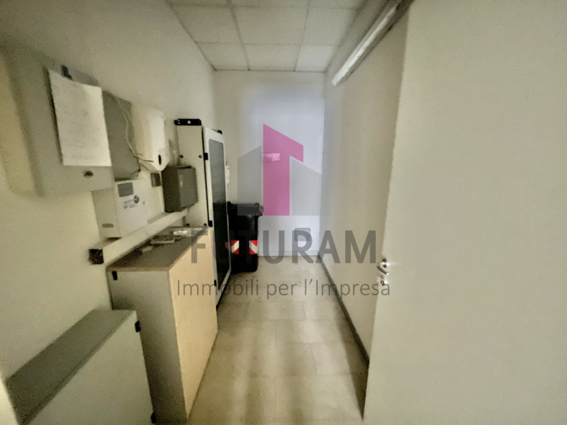 VICENZA - 53FIL - PER INFO 0444/310220

Proponiamo in AFFITTO un a ampio ufficio di 160mq appena ...