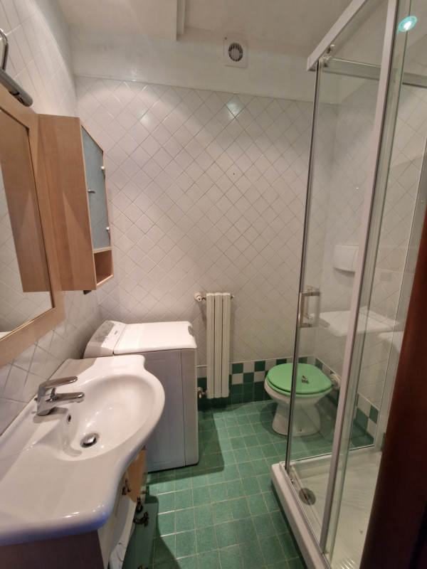 Nel cuore di Abano Terme, nella zona centrale e comoda a tutti i servizi, proponiamo in vendita u...