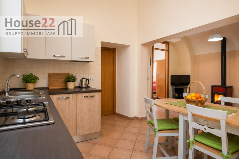 Scoprite questa affascinante unità immobiliare situata nel CENTRO STORICO di Noto, a soli tre min...