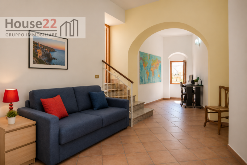 Scoprite questa affascinante unità immobiliare situata nel CENTRO STORICO di Noto, a soli tre min...