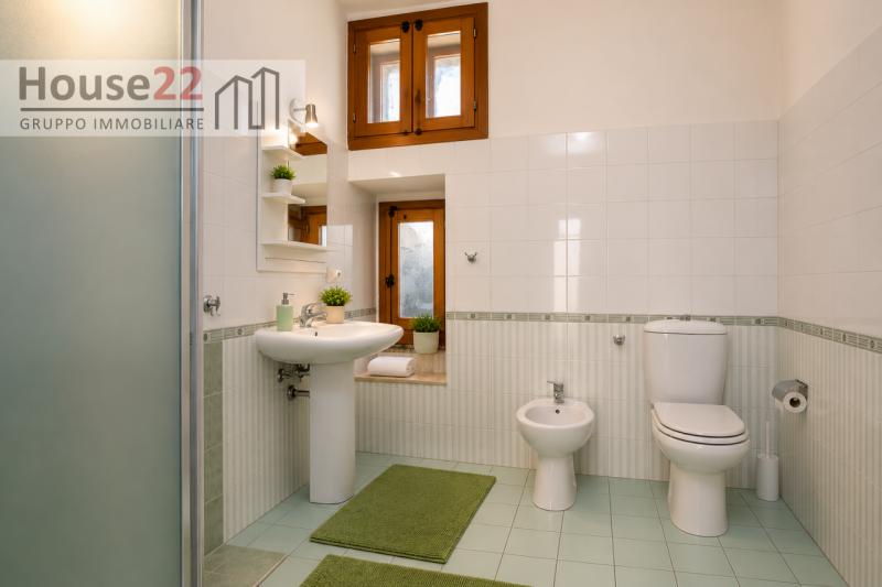 Scoprite questa affascinante unità immobiliare situata nel CENTRO STORICO di Noto, a soli tre min...