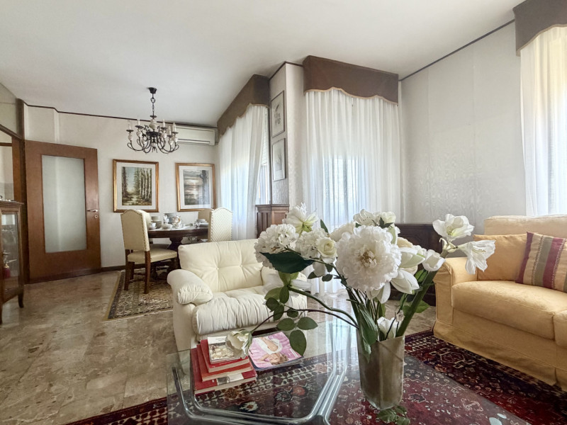 Castelfranco V.to: nella zona residenziale del viale Italia, proponiamo in vendita questo apparta...