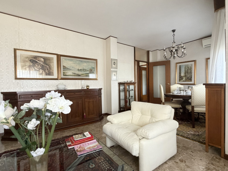 Castelfranco V.to: nella zona residenziale del viale Italia, proponiamo in vendita questo apparta...