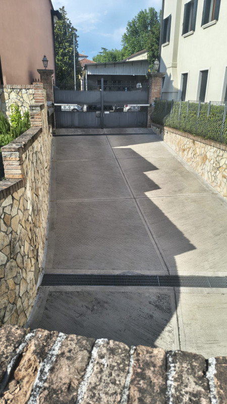 Se stai cercando un garage nel cuore di Padova, non perdere questa opportunità unica! Proponiamo ...