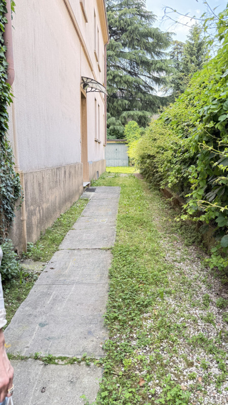 Posizione centrale a due passi da via Beato Pellegrino, contesto ricercato del centro di Padova;
...