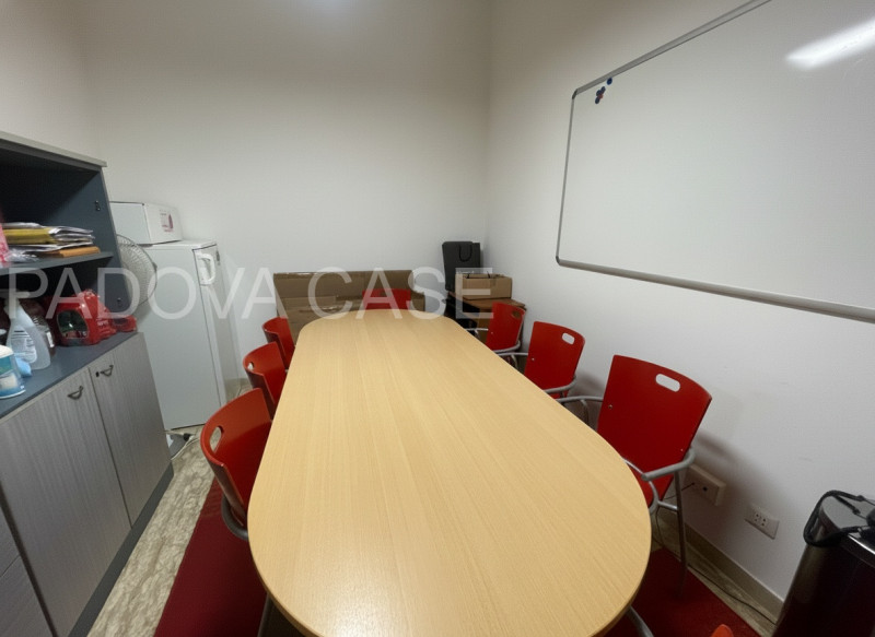 Scopri questa opportunità di investimento nel cuore della zona Arcella a Padova. Proponiamo in ve...