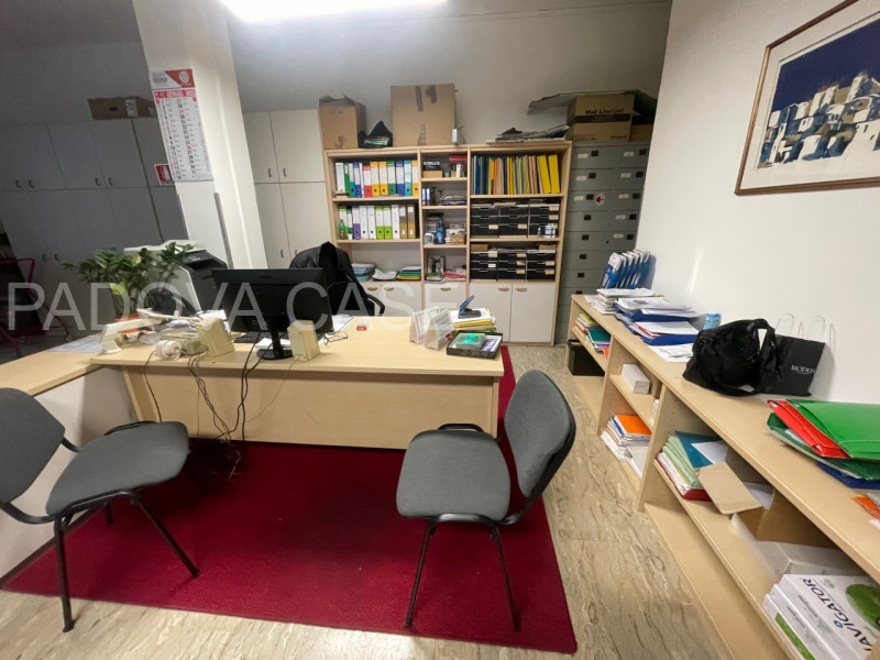Scopri questa opportunità di investimento nel cuore della zona Arcella a Padova. Proponiamo in ve...