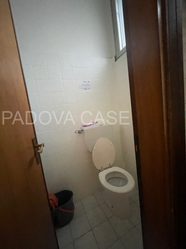 Scopri questa opportunità di investimento nel cuore della zona Arcella a Padova. Proponiamo in ve...