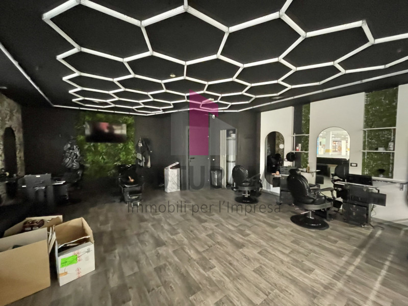 VICENZA- 54FIL - PER INFO 0444/310220

Proponiamo negozio in VENDITA negozio molto luminoso e su ...