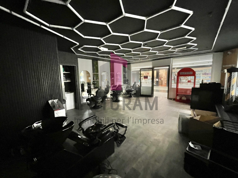 VICENZA- 54FIL - PER INFO 0444/310220

Proponiamo negozio in VENDITA negozio molto luminoso e su ...