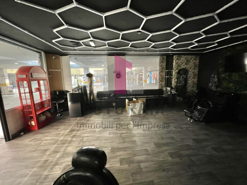 VICENZA- 54FIL - PER INFO 0444/310220

Proponiamo negozio in VENDITA negozio molto luminoso e su ...