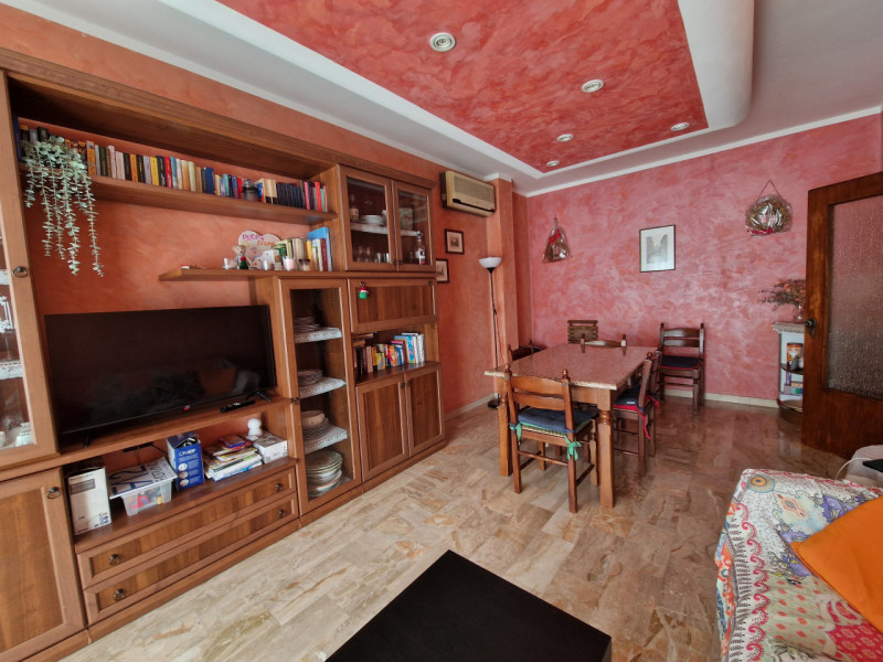 Ampio e luminoso appartamento trilocale di 110 mq situato nel cuore del quartiere residenziale Sa...