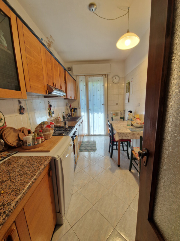 Ampio e luminoso appartamento trilocale di 110 mq situato nel cuore del quartiere residenziale Sa...