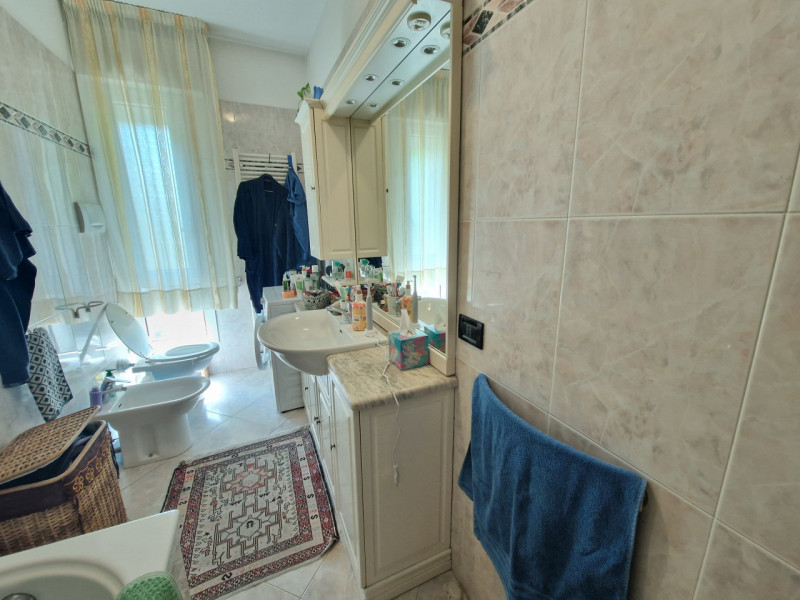 Ampio e luminoso appartamento trilocale di 110 mq situato nel cuore del quartiere residenziale Sa...