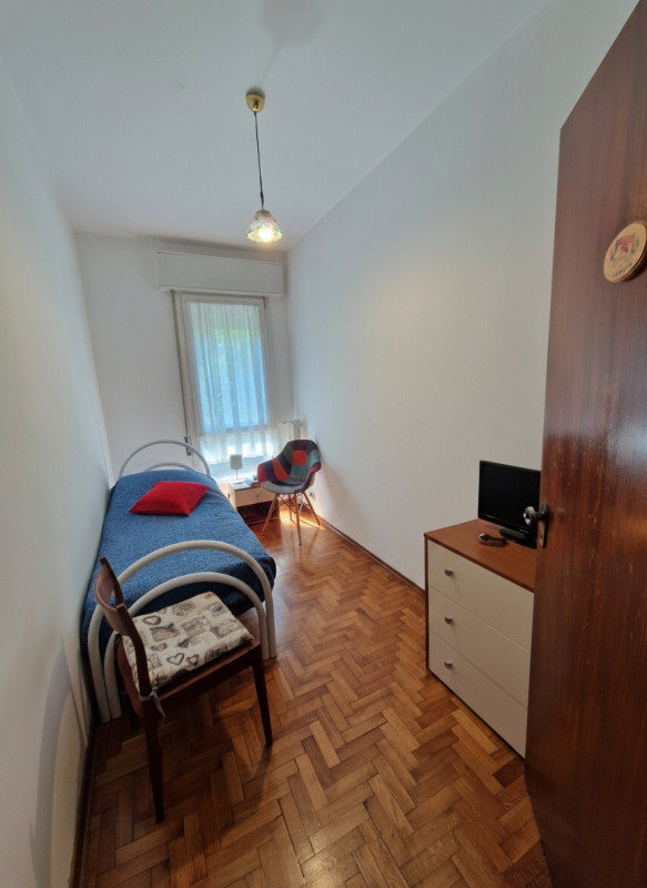 Ampio e luminoso appartamento trilocale di 110 mq situato nel cuore del quartiere residenziale Sa...