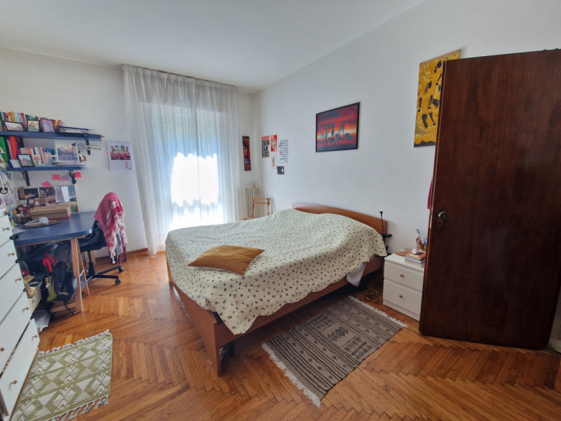 Ampio e luminoso appartamento trilocale di 110 mq situato nel cuore del quartiere residenziale Sa...