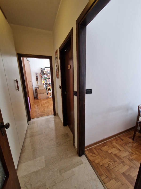 Ampio e luminoso appartamento trilocale di 110 mq situato nel cuore del quartiere residenziale Sa...
