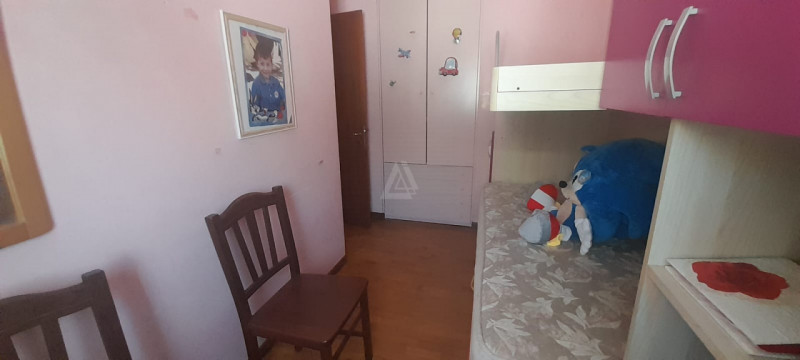L'Agenzia Immobiliare IRIS propone in vendita luminoso attico dalle generose dimensioni, inserito...