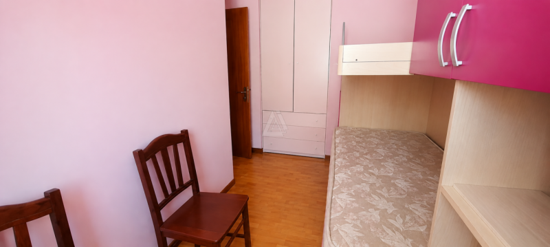 L'Agenzia Immobiliare IRIS propone in vendita luminoso appartamento dalle generose dimensioni, in...
