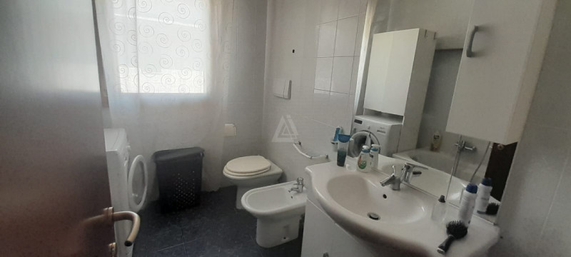 L'Agenzia Immobiliare IRIS propone in vendita luminoso attico dalle generose dimensioni, inserito...