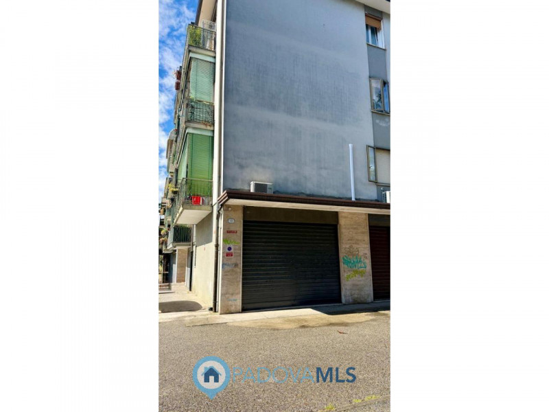 Immobile in esclusiva al Gruppo Padova MLS
SAN CARLO: ZONA LARGO DEBUSSY su strada di alto transi...