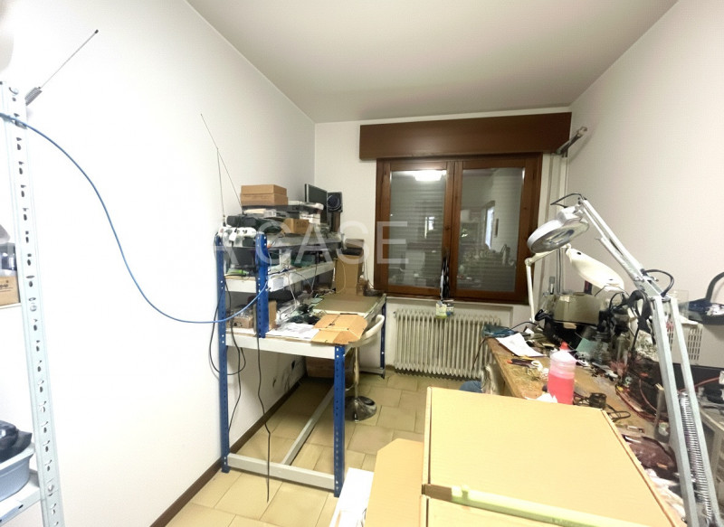 Scopri un'opportunità unica nel cuore di Altichiero, una delle zone più dinamiche di Padova. Ques...