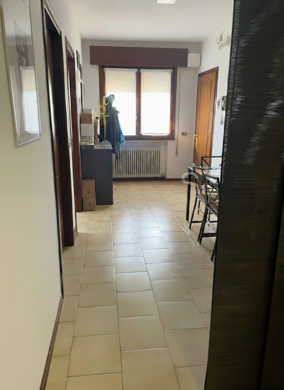 Scopri un'opportunità unica nel cuore di Altichiero, una delle zone più dinamiche di Padova. Ques...