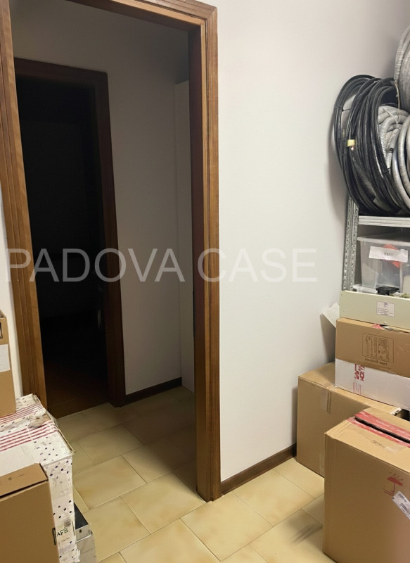 Scopri un'opportunità unica nel cuore di Altichiero, una delle zone più dinamiche di Padova. Ques...