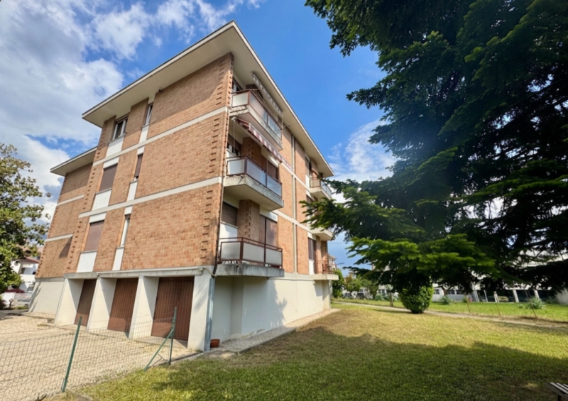 SCHIO - SS TRINITA' - AMPIO MINI CON TERRAZZO E GARAGE € 49.000,00

! VISITE SOSPESE PER TRATTATI...