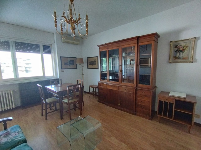 SCHIO - ZONA CENTRALE: APPARTAMENTO con camera e studio, completamente arredato, tenuto bene, in ...