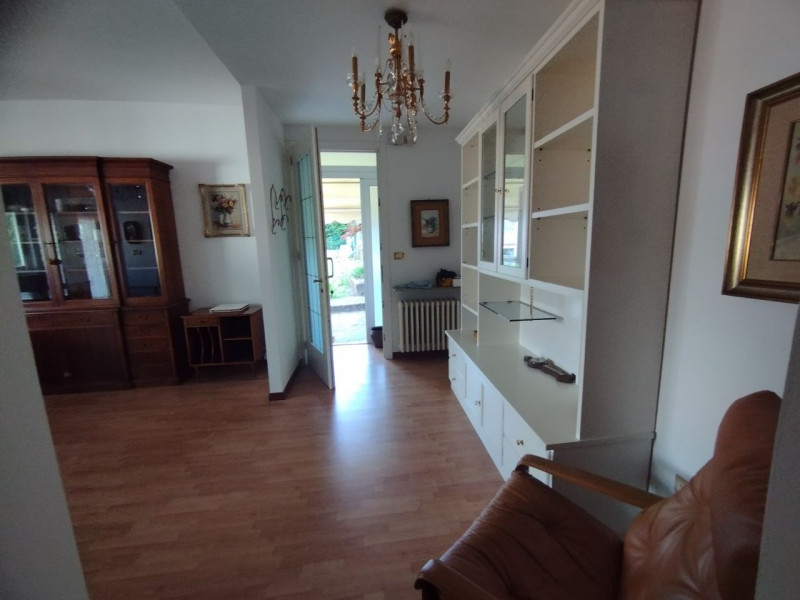 SCHIO - ZONA CENTRALE: APPARTAMENTO con camera e studio, completamente arredato, tenuto bene, in ...