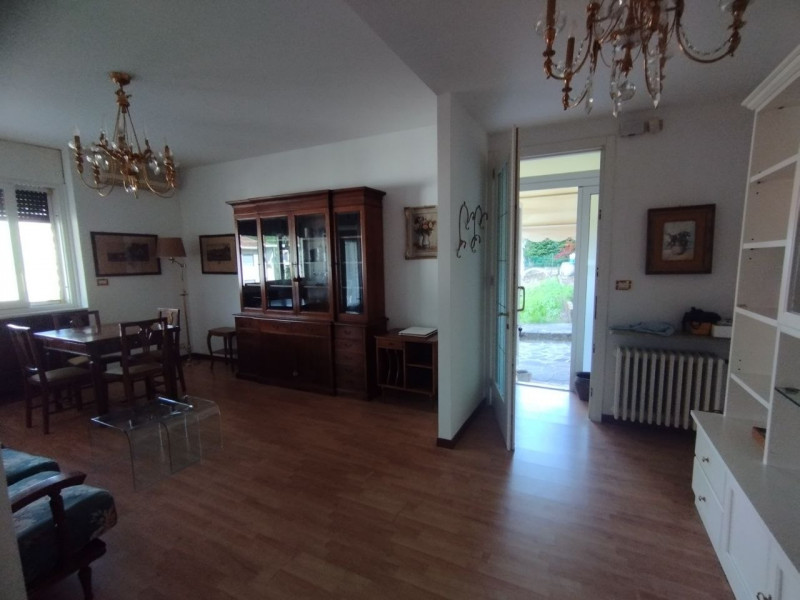 SCHIO - ZONA CENTRALE: APPARTAMENTO con camera e studio, completamente arredato, tenuto bene, in ...