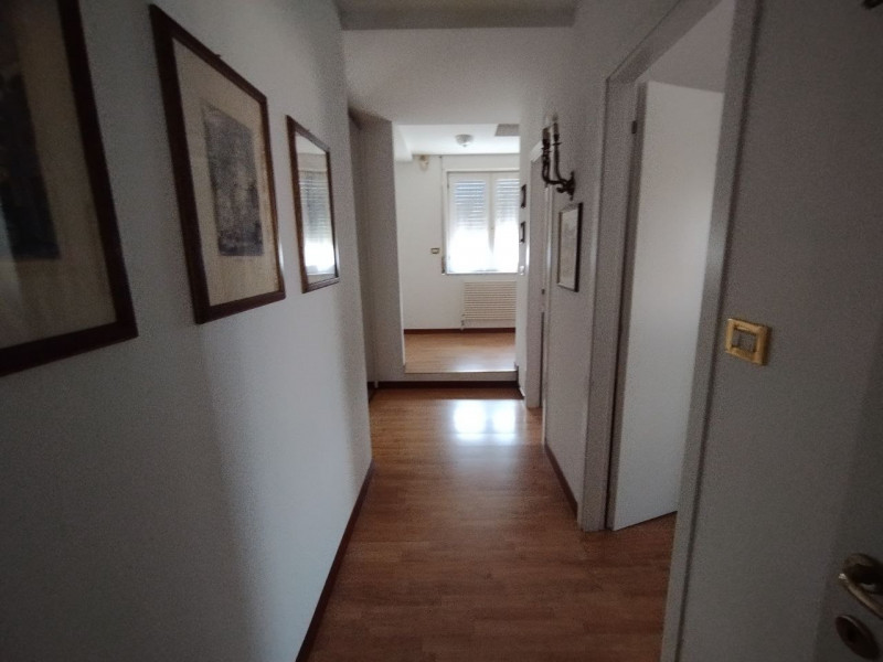SCHIO - ZONA CENTRALE: APPARTAMENTO con camera e studio, completamente arredato, tenuto bene, in ...