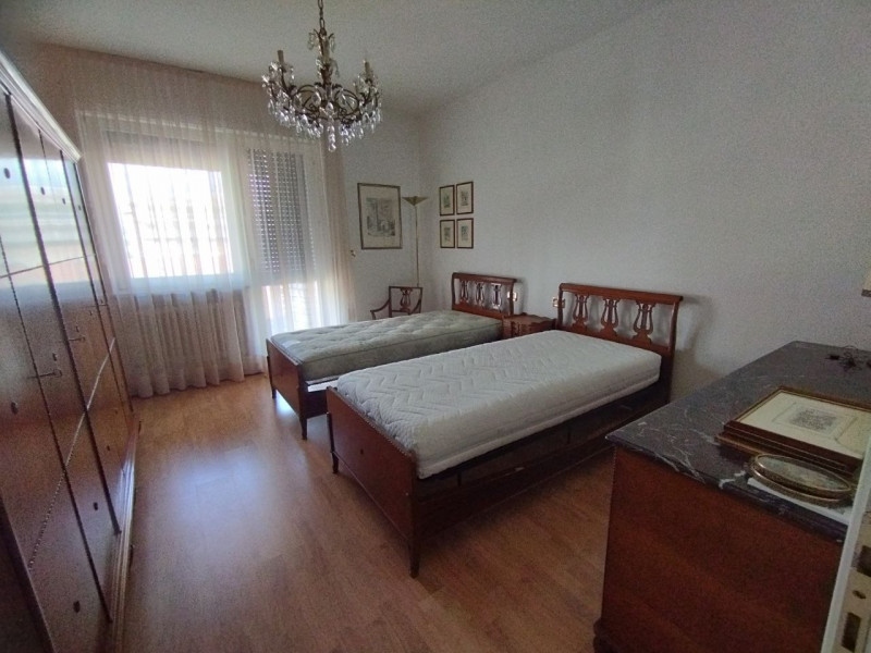 SCHIO - ZONA CENTRALE: APPARTAMENTO con camera e studio, completamente arredato, tenuto bene, in ...
