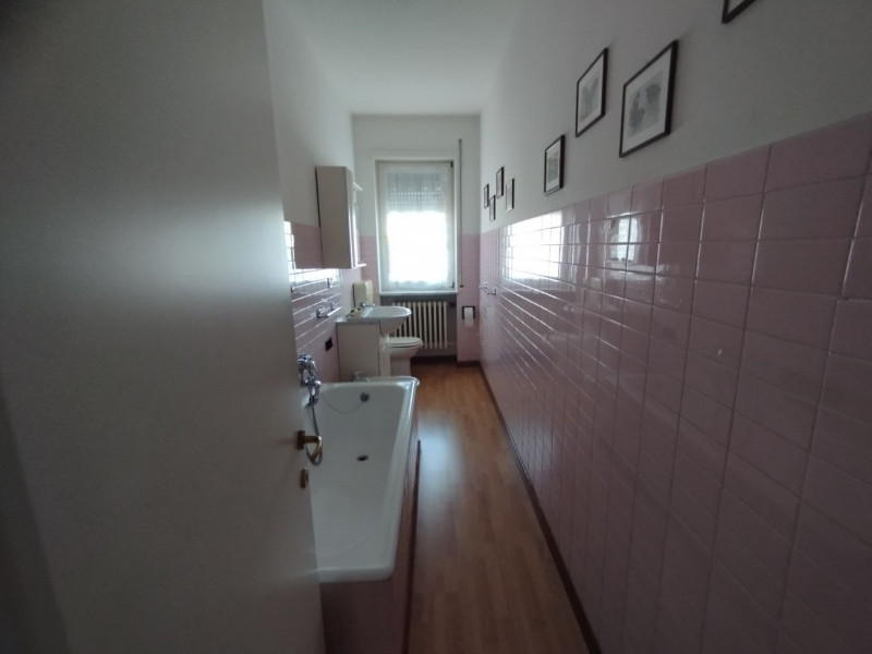 SCHIO - ZONA CENTRALE: APPARTAMENTO con camera e studio, completamente arredato, tenuto bene, in ...